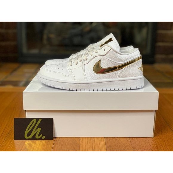 Size 7 w Air Jordan 1 Low "White Metallic Gold" - Picture 1 of 5